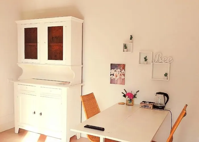 Bee Bed & Breakfast Luni