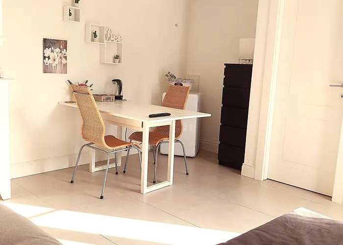 Bee Bed & Breakfast Luni