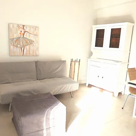 Bee Bed and breakfast Luni